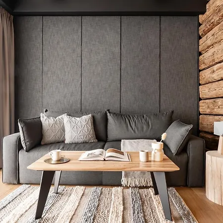 Aparthotel T &